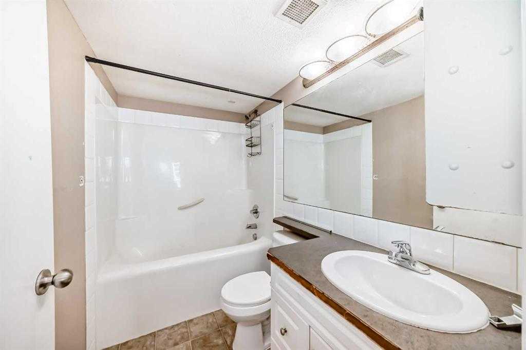 411, 2000 Applevillage Court SE